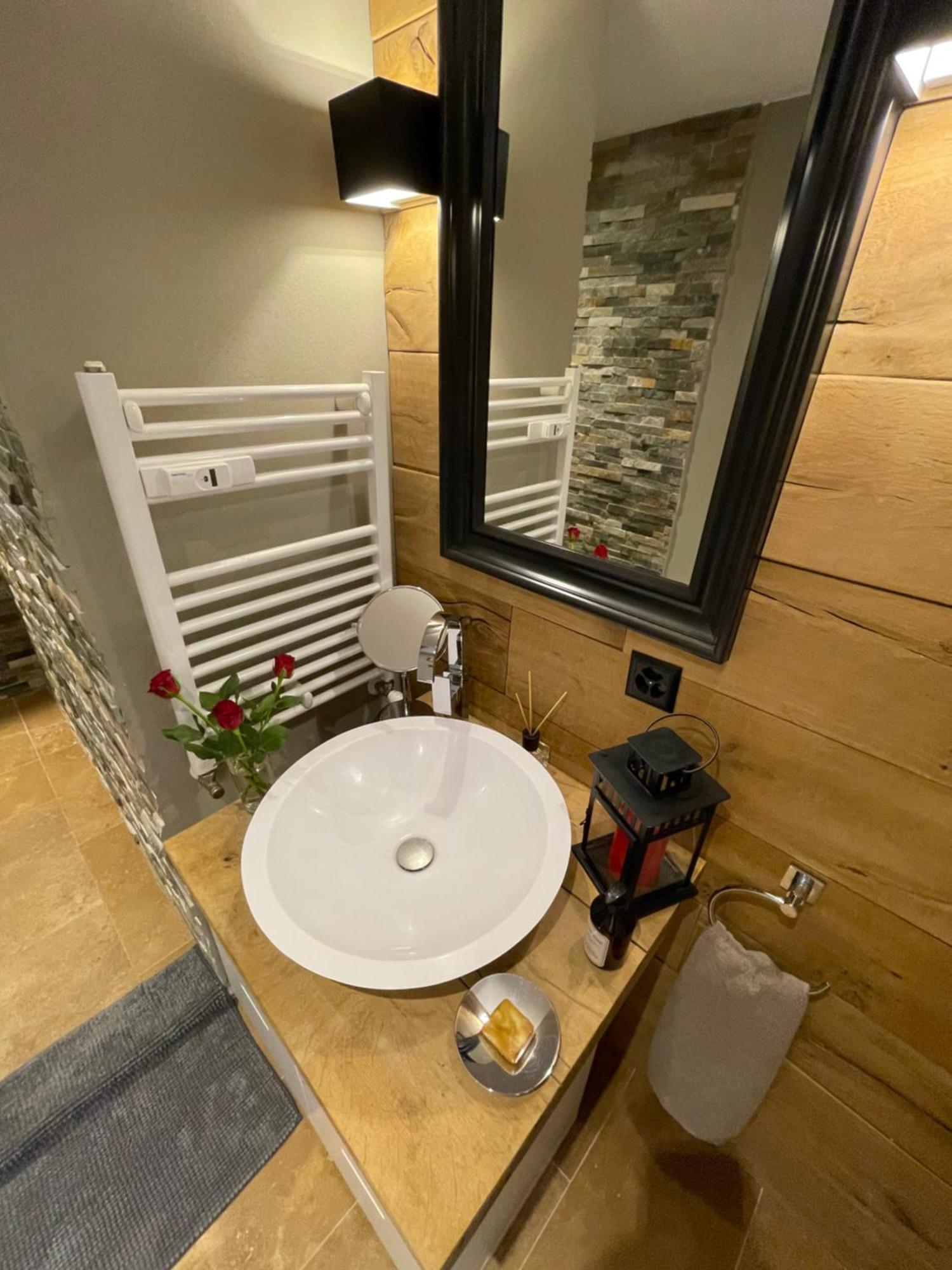 Luxury Apartment *